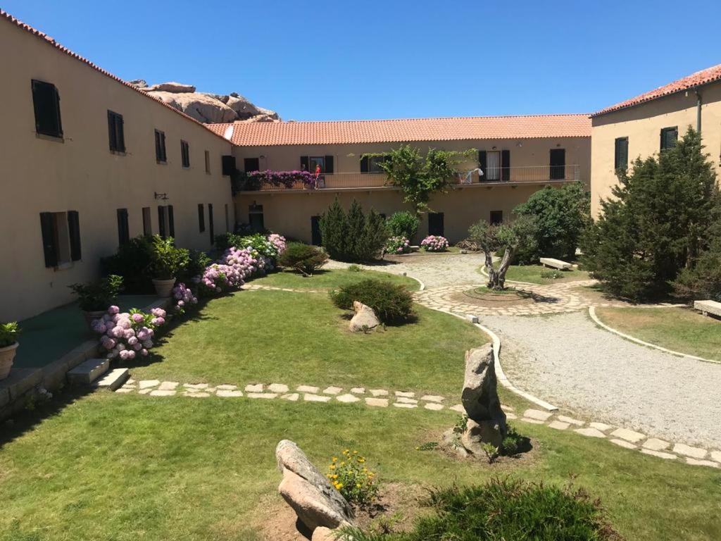 Residence Cala Francese - Case Sul Mare ลามัดดาเลนา ภายนอก รูปภาพ