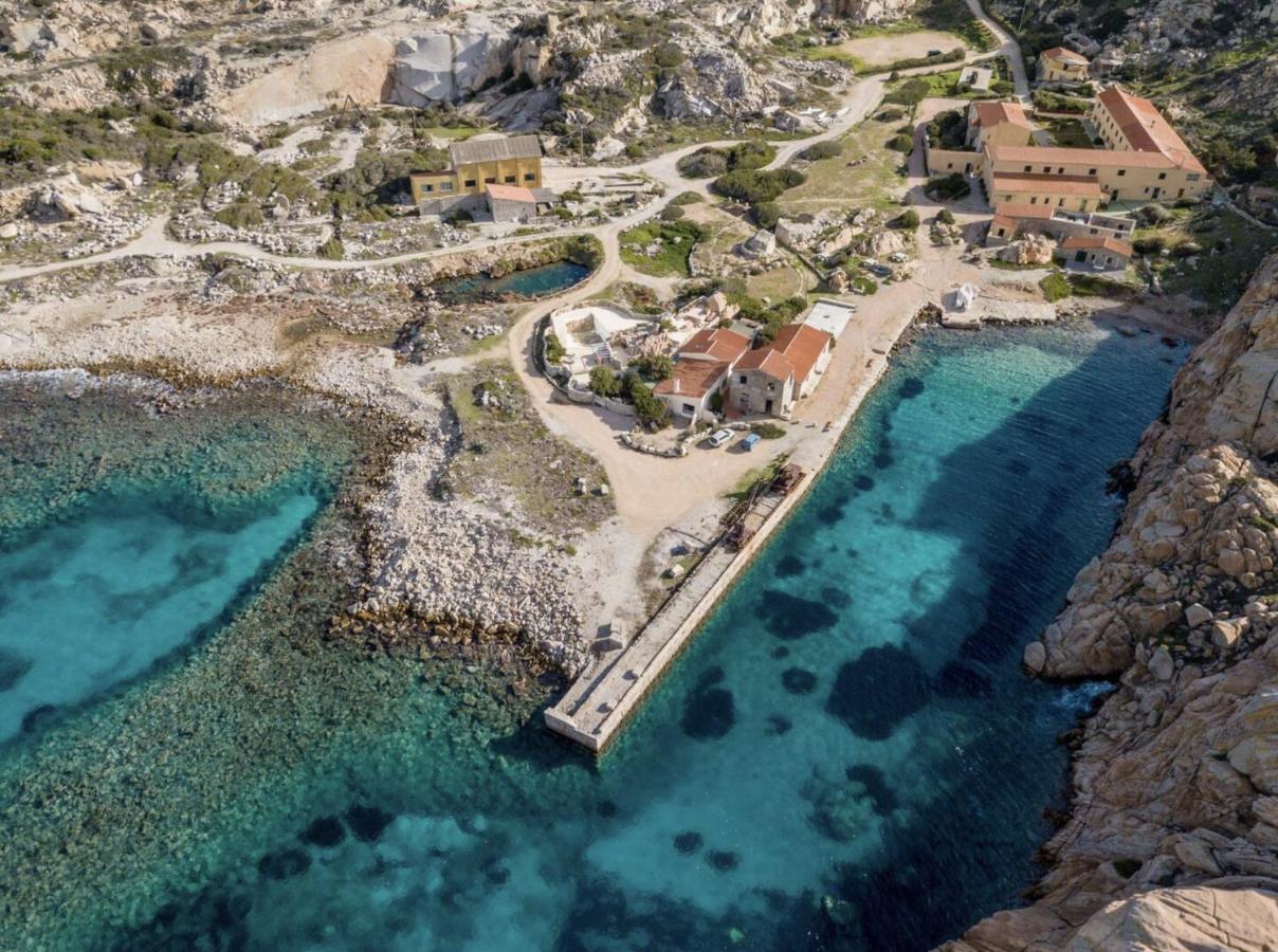 Residence Cala Francese - Case Sul Mare ลามัดดาเลนา ภายนอก รูปภาพ