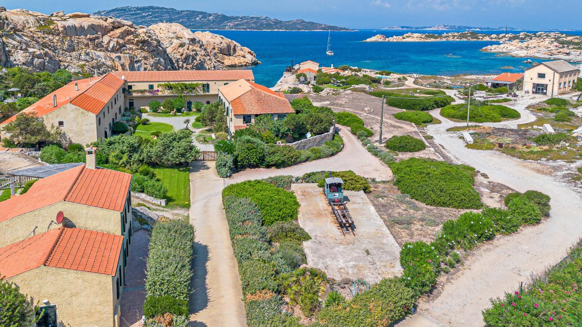 Residence Cala Francese - Case Sul Mare ลามัดดาเลนา ภายนอก รูปภาพ