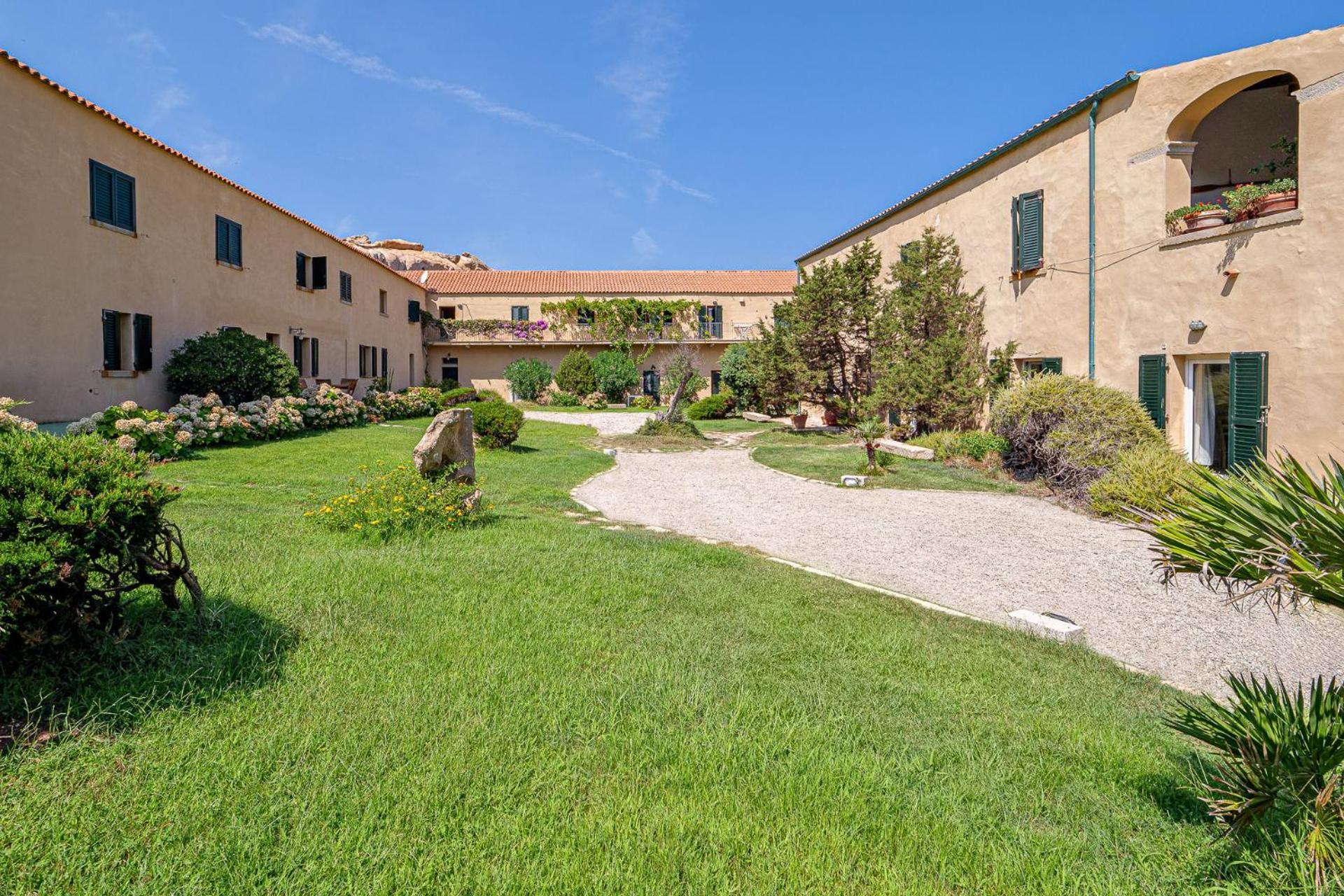 Residence Cala Francese - Case Sul Mare ลามัดดาเลนา ภายนอก รูปภาพ